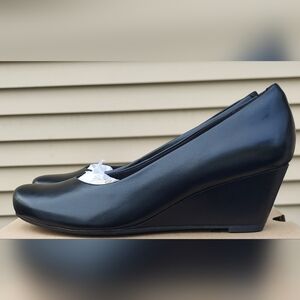 Clarks Flores Tulip Black Leather Wedge Heels Women's Size 7 NWT Office Preppy